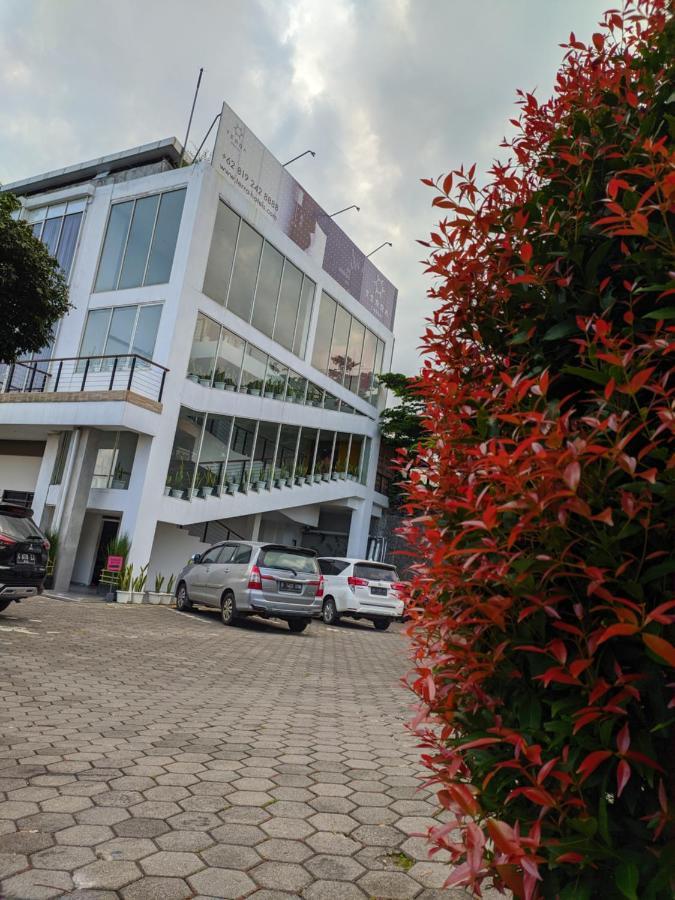 Hotel Terra Cassa Semarang Exterior foto